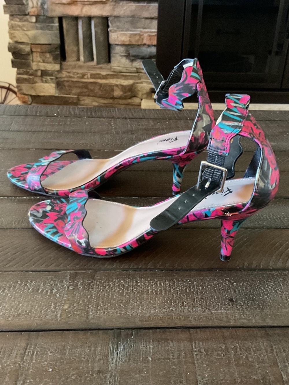 ⭐️ Fioni Women’s Floral Print Heeled Sandals - size 6.5
